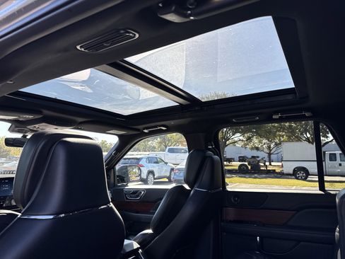 Used 2023 Lincoln Navigator Reserve image 28
