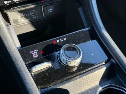 Used 2024 Jeep Grand Cherokee Limited image 17