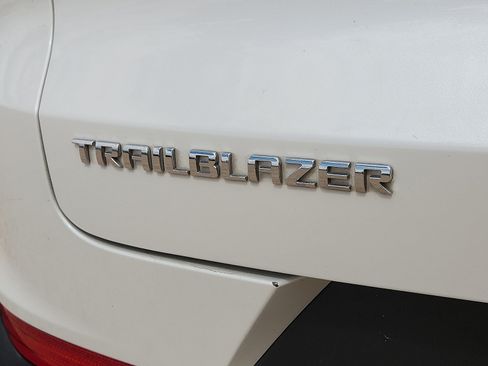 Used 2024 Chevrolet TrailBlazer LS w/ LS Convenience Package FWD image 8