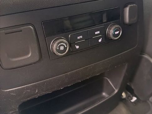 Used 2018 Chevrolet Suburban LT w/ Luxury Package image 17