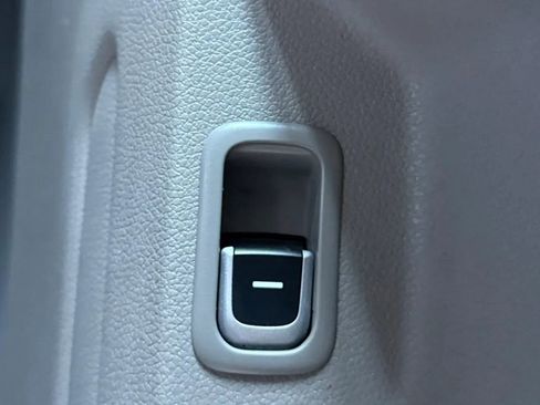 Used 2015 Kia Sedona LX w/ LX Convenience Package FWD image 32