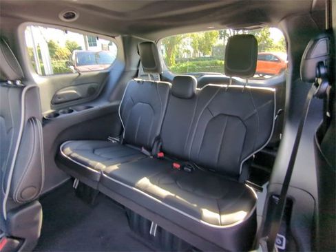 New 2026 Chrysler Pacifica Limited w/ Uconnect Theater Family Group image 16