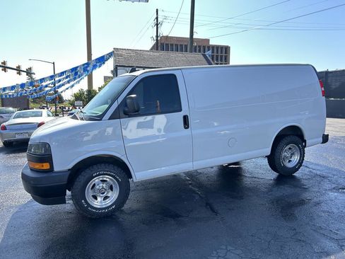 Used 2020 Chevrolet Express 2500 2500 3dr Cargo Van w/ Driver Convenience Package image 22
