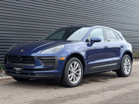Used 2025 Porsche Macan image 1