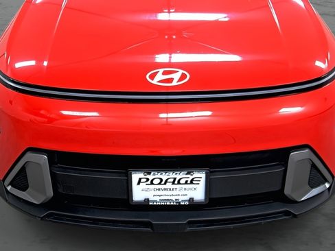 Used 2025 Hyundai Kona SEL AWD/4WD image 16