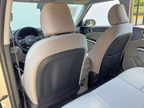 Used 2020 Kia Soul EX FWD image 29
