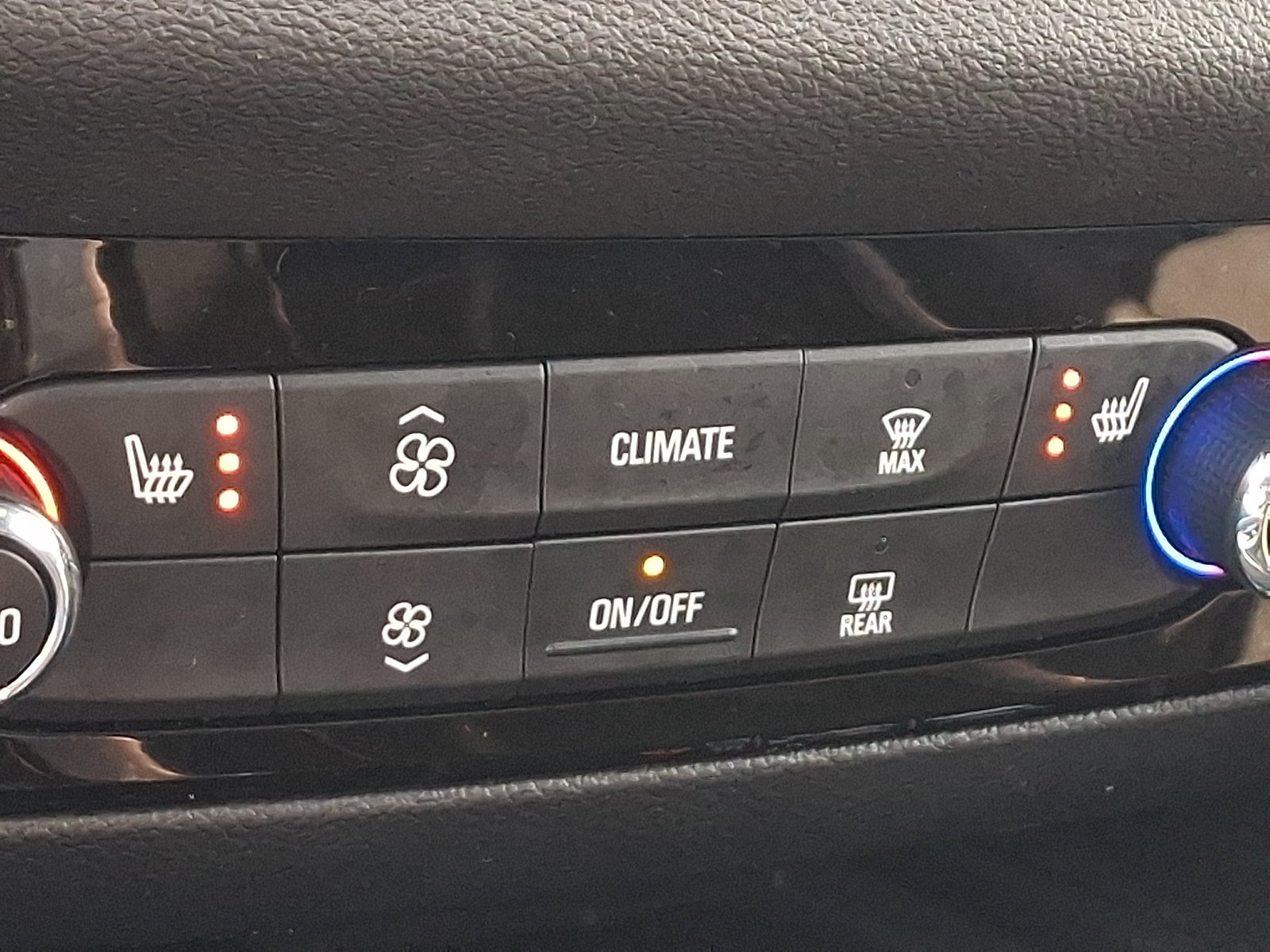 Used 2024 Buick Enclave Essence w/ Experience Buick Package AWD/4WD image 27
