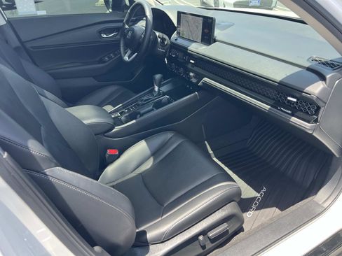 Certified 2025 Honda Accord Touring image 31