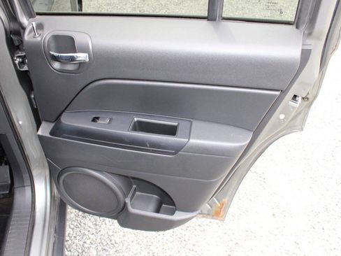 Used 2013 Jeep Patriot Latitude w/ Sun/Sound Group AWD/4WD image 21