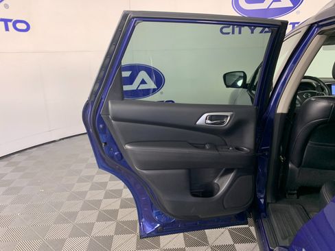 Used 2020 Nissan Pathfinder SL AWD/4WD image 30