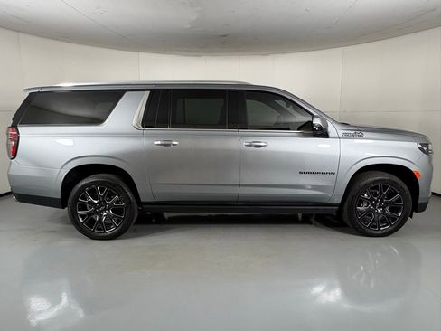Used 2024 Chevrolet Suburban High Country w/ Premium Package image 11
