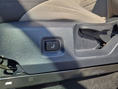 Used 2024 Toyota Tacoma TRD Off-Road image 16