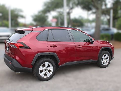 Used 2019 Toyota RAV4 XLE FWD image 6