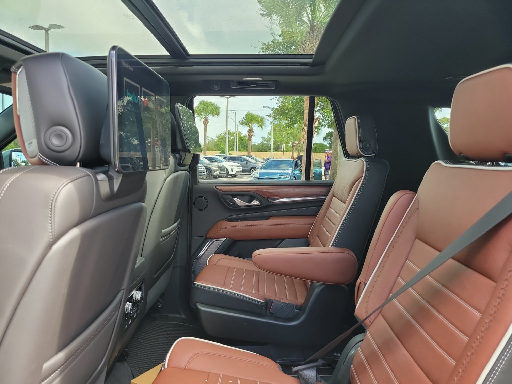 Used 2024 GMC Yukon Denali Ultimate AWD/4WD image 25