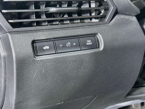 Used 2023 Nissan Altima 2.5 SV FWD image 16