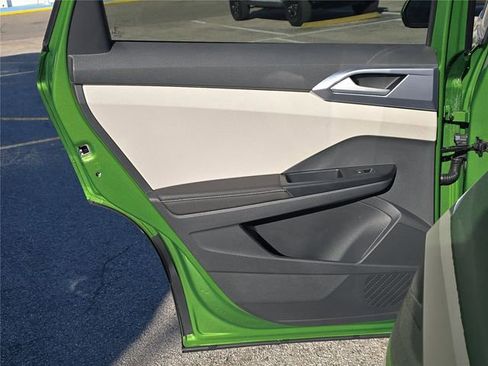 New 2026 Volkswagen Taos SE image 8