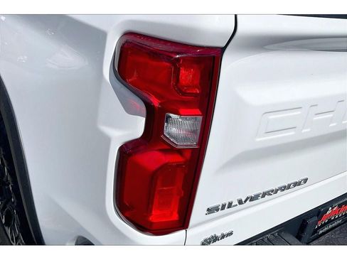 Used 2024 Chevrolet Silverado 1500 ZR2 w/ Technology Package image 29