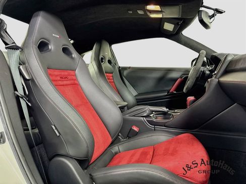 Used 2021 Nissan GT-R NISMO AWD/4WD image 36