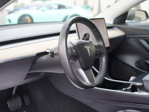 Used 2018 Tesla Model 3 Long Range RWD image 9
