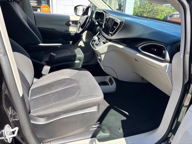 Used 2019 Chrysler Pacifica Touring FWD image 10