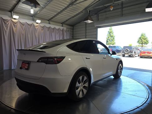 Used 2021 Tesla Model Y 2WD image 3