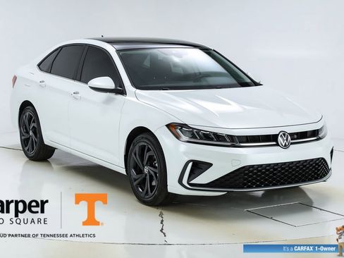 Used 2025 Volkswagen Jetta SE w/ Sunroof Package image 52