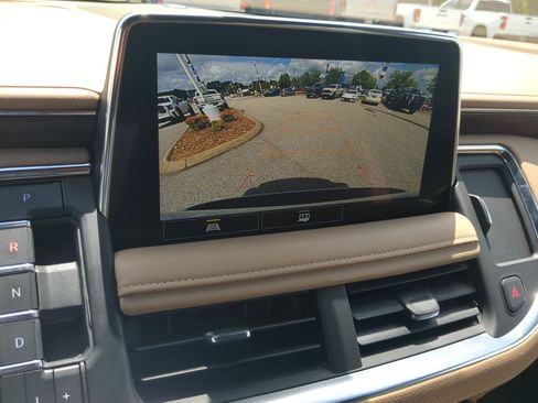 Used 2021 Chevrolet Tahoe Premier RWD image 17