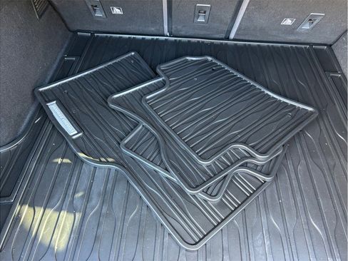 Used 2019 Land Rover Range Rover Velar R-Dynamic SE image 52