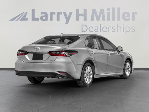 Used 2023 Toyota Camry LE FWD image 2