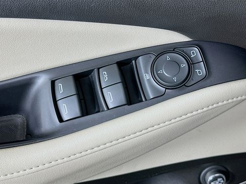 Used 2020 Buick Enclave Essence w/ LPO, Luxury Package image 15