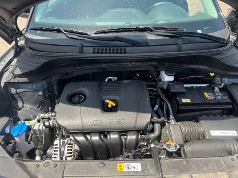 Used 2025 Kia Soul LX w/ LX Technology Package FWD image 32