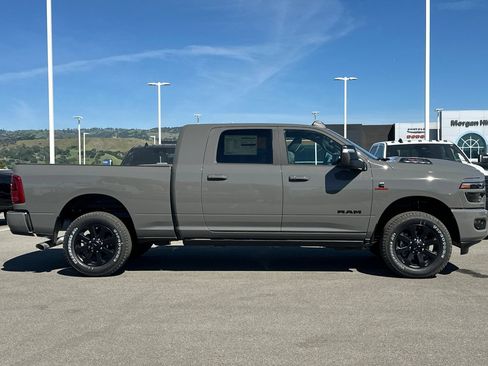 Used 2026 RAM 2500 Laramie AWD/4WD image 3