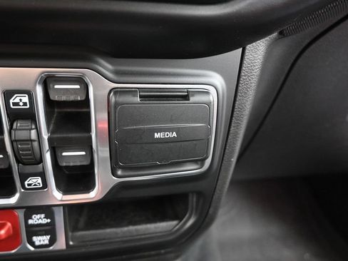 Used 2022 Jeep Gladiator Rubicon w/ LED Lighting Group AWD/4WD image 39