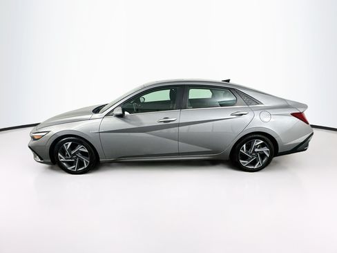 Used 2025 Hyundai Elantra Limited FWD image 4