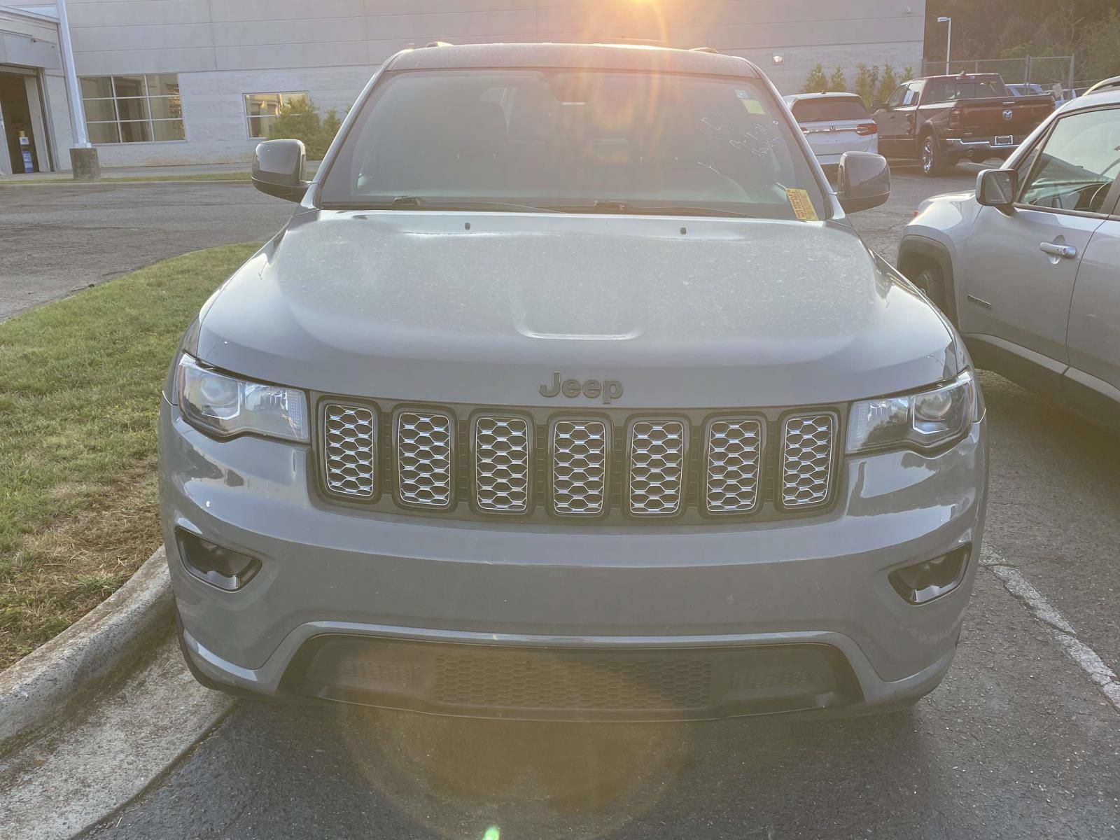 Used 2020 Jeep Grand Cherokee Altitude AWD/4WD image 2