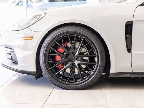 Used 2019 Porsche Panamera image 8