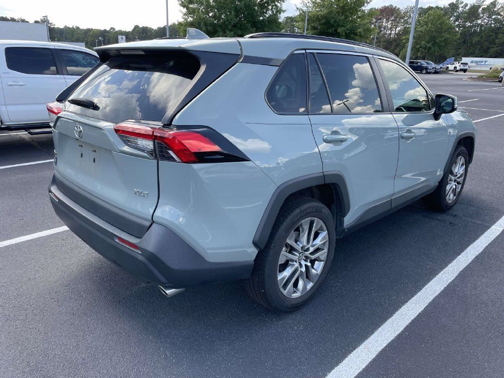 Used 2019 Toyota RAV4 XLE Premium w/ Cold Weather Package FWD image 10