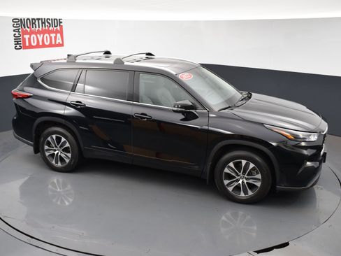 Used 2022 Toyota Highlander XLE image 25