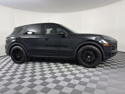 Certified 2025 Porsche Cayenne AWD/4WD image 8