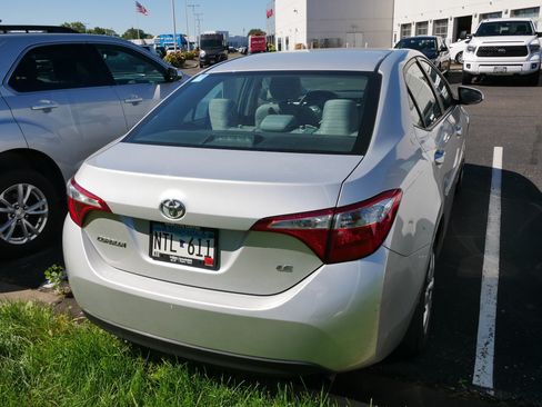 Used 2015 Toyota Corolla LE FWD image 3