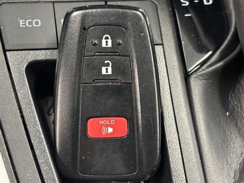 Used 2024 Toyota RAV4 XLE image 28