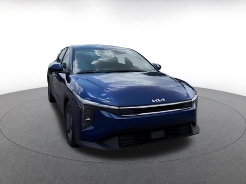 Used 2025 Kia K4 FWD image 3