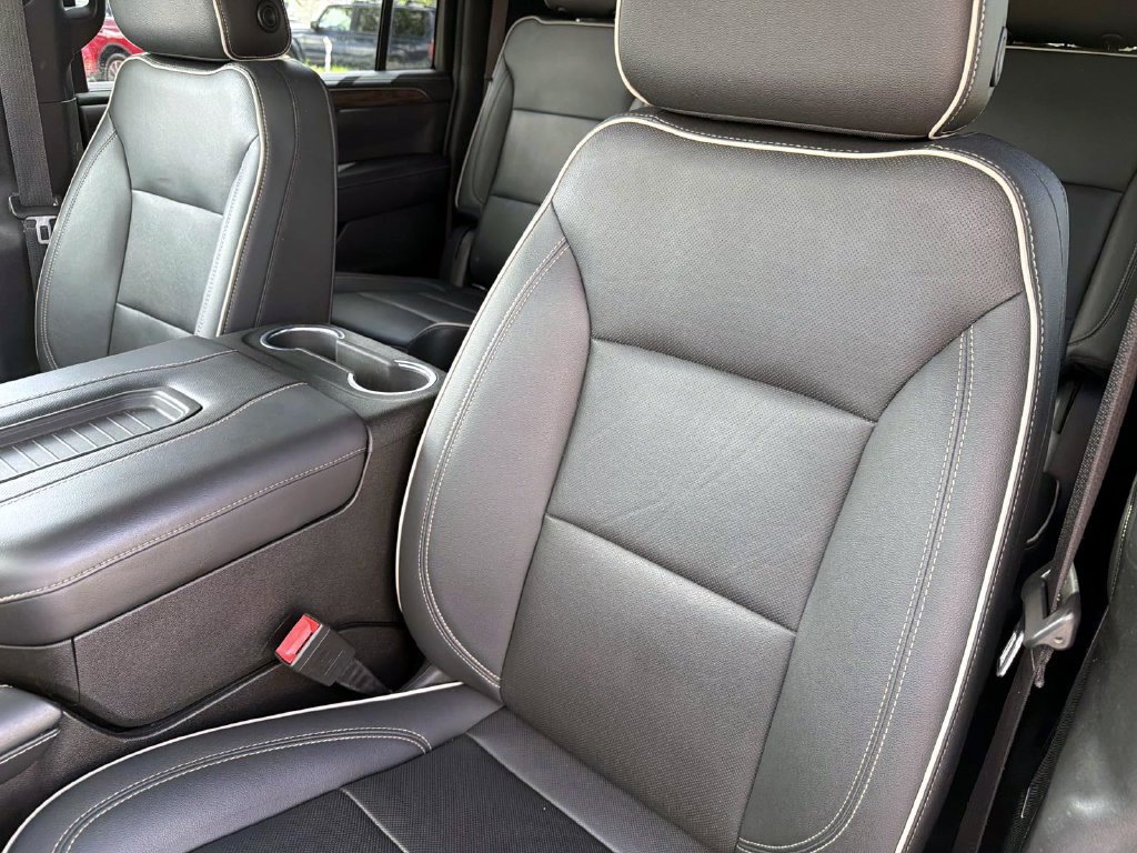 Used 2022 Chevrolet Suburban Premier AWD/4WD image 17