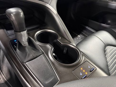 Used 2024 Toyota Camry SE image 31