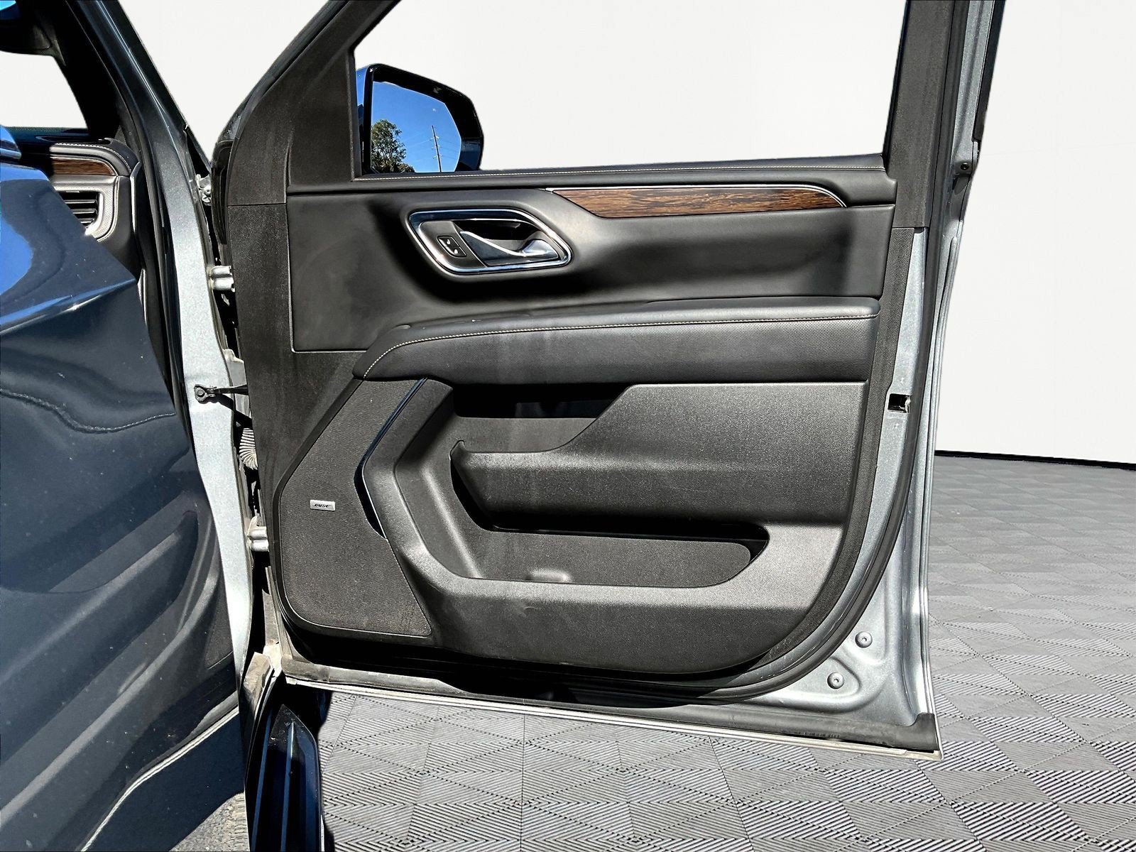 Used 2023 Chevrolet Suburban Premier AWD/4WD image 29