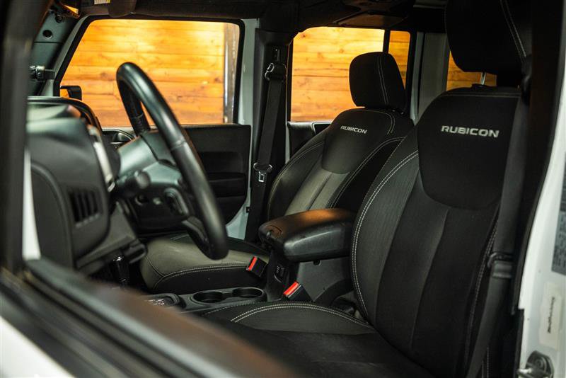 Used 2017 Jeep Wrangler Unlimited Rubicon w/ Connectivity Group AWD/4WD image 9