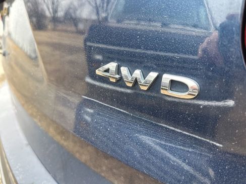 Used 2017 Ford Explorer XLT w/ Equipment Group 202A image 9