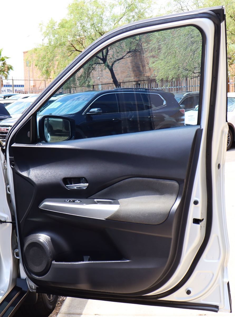 Used 2018 Nissan Kicks SV FWD image 29
