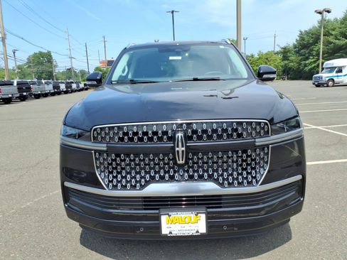 New 2027 Lincoln Navigator Premiere AWD/4WD image 2