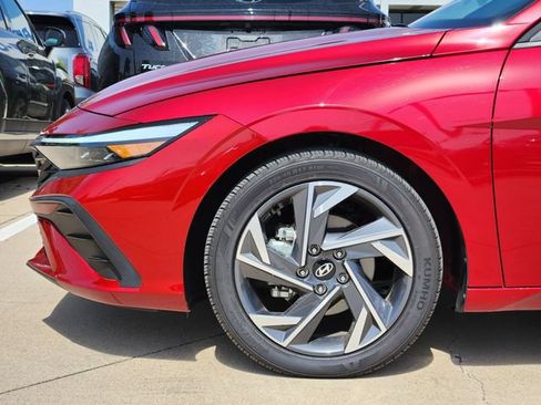 Certified 2025 Hyundai Elantra Sport FWD image 6